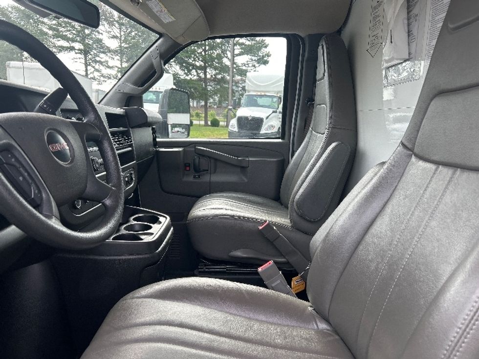 Light Duty Box Truck-Light and Medium Duty Trucks-GMC-2021-Savana G33903-Charlotte-NC-106,519\n\t\tmiles-$ 29,250 - Image 18