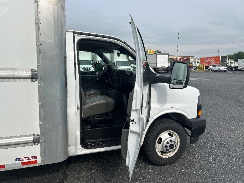 Light Duty Box Truck-Light and Medium Duty Trucks-GMC-2021-Savana G33903-Charlotte-NC-106,519\n\t\tmiles-$ 29,250 - Image 19