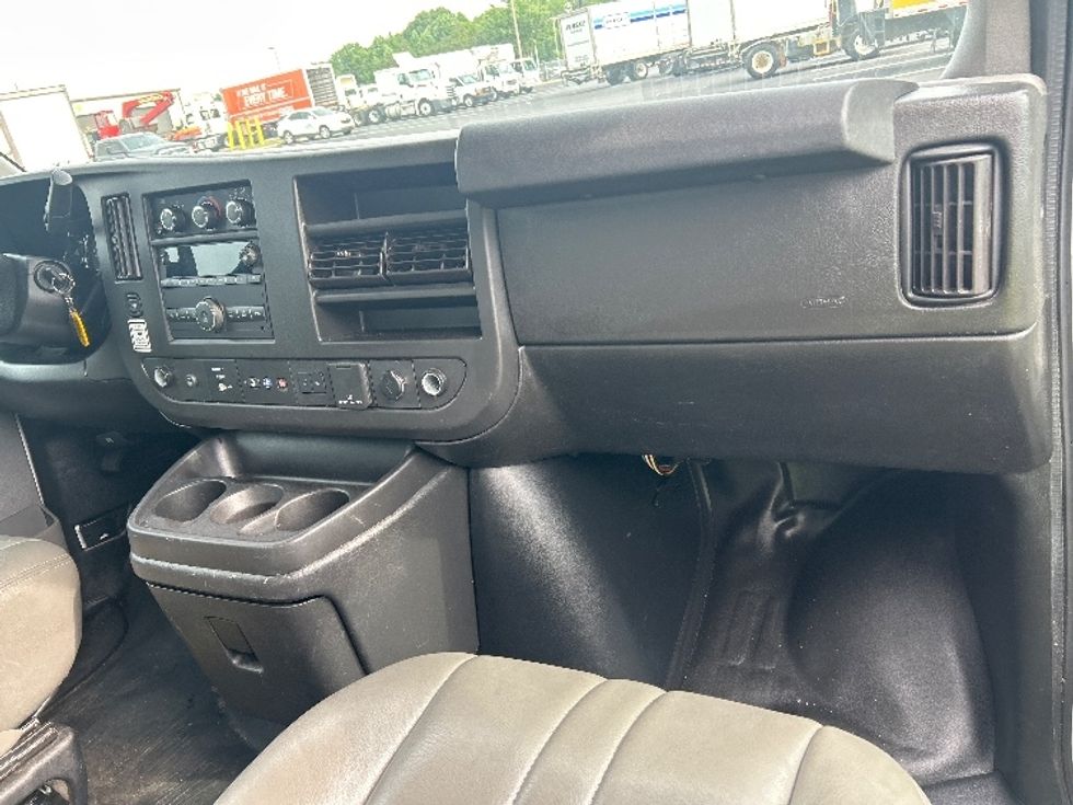 Light Duty Box Truck-Light and Medium Duty Trucks-GMC-2021-Savana G33903-Charlotte-NC-106,519\n\t\tmiles-$ 29,250 - Image 20