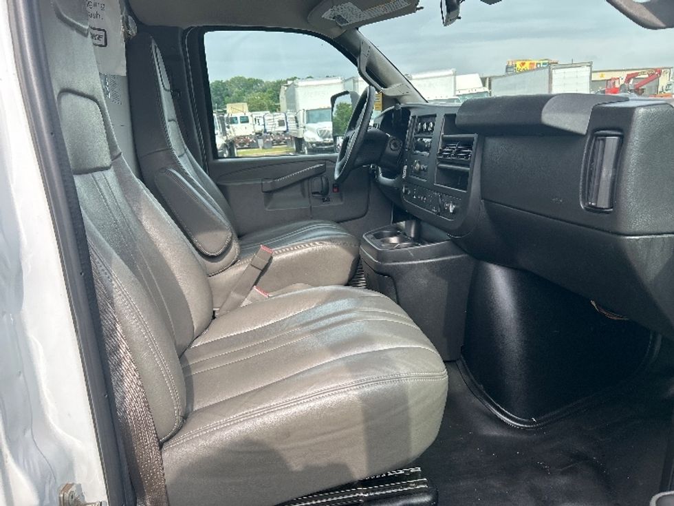 Light Duty Box Truck-Light and Medium Duty Trucks-GMC-2021-Savana G33903-Charlotte-NC-106,519\n\t\tmiles-$ 29,250 - Image 21