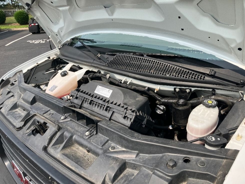 Light Duty Box Truck-Light and Medium Duty Trucks-GMC-2021-Savana G33903-Charlotte-NC-106,519\n\t\tmiles-$ 29,250 - Image 23