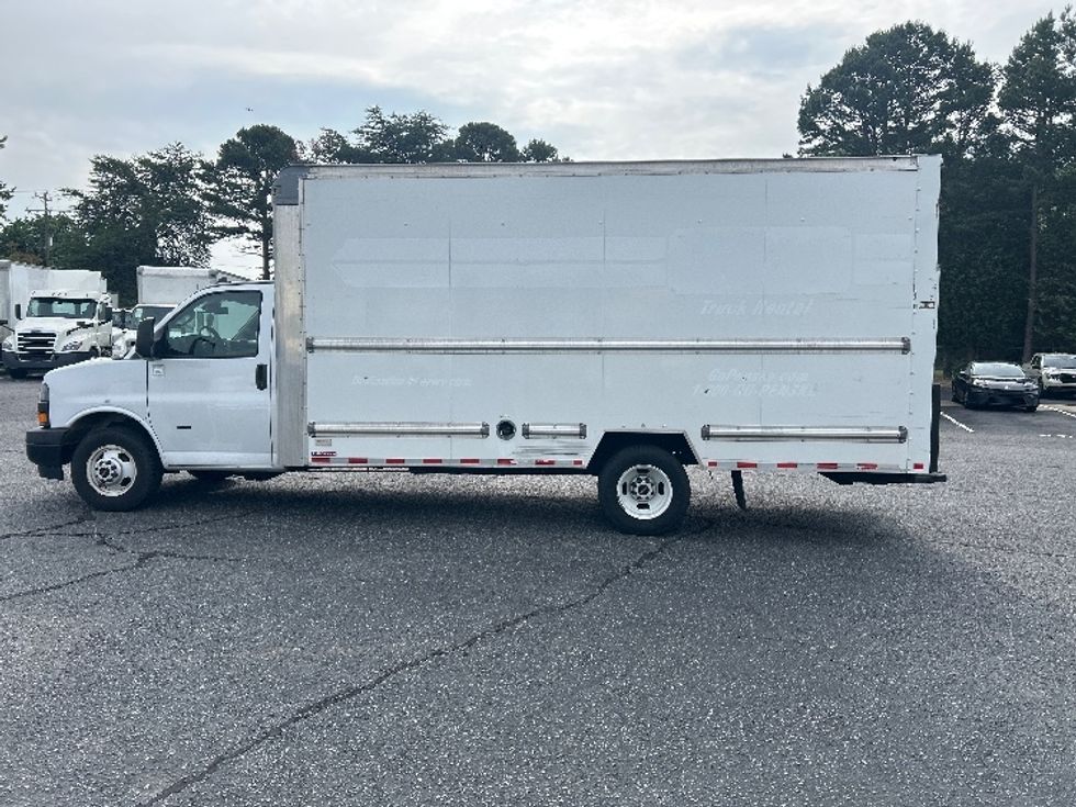 Light Duty Box Truck-Light and Medium Duty Trucks-GMC-2021-Savana G33903-Charlotte-NC-106,519\n\t\tmiles-$ 29,250 - Image 4
