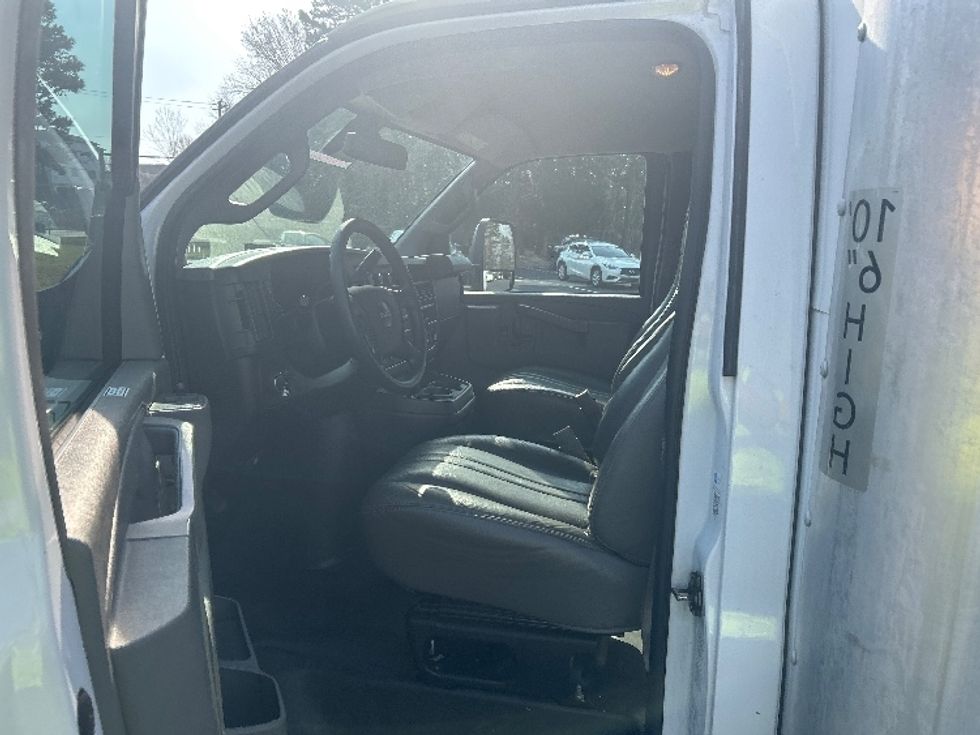 Light Duty Box Truck-Light and Medium Duty Trucks-GMC-2021-Savana G33903-Charlotte-NC-107,995\n\t\tmiles-$ 32,000 - Image 16