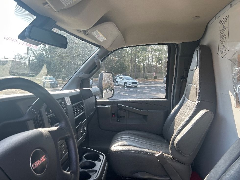 Light Duty Box Truck-Light and Medium Duty Trucks-GMC-2021-Savana G33903-Charlotte-NC-107,995\n\t\tmiles-$ 32,000 - Image 19