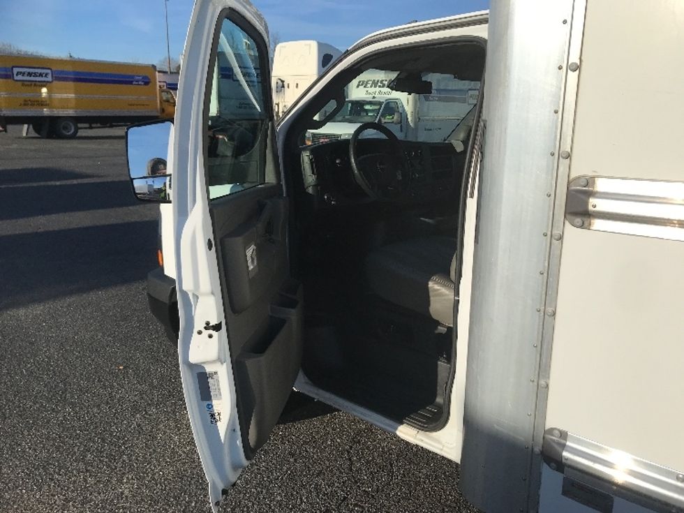 Light Duty Box Truck-Light and Medium Duty Trucks-GMC-2021-Savana G33903-Charlotte-NC-109,640\n\t\tmiles-$ 30,000 - Image 16
