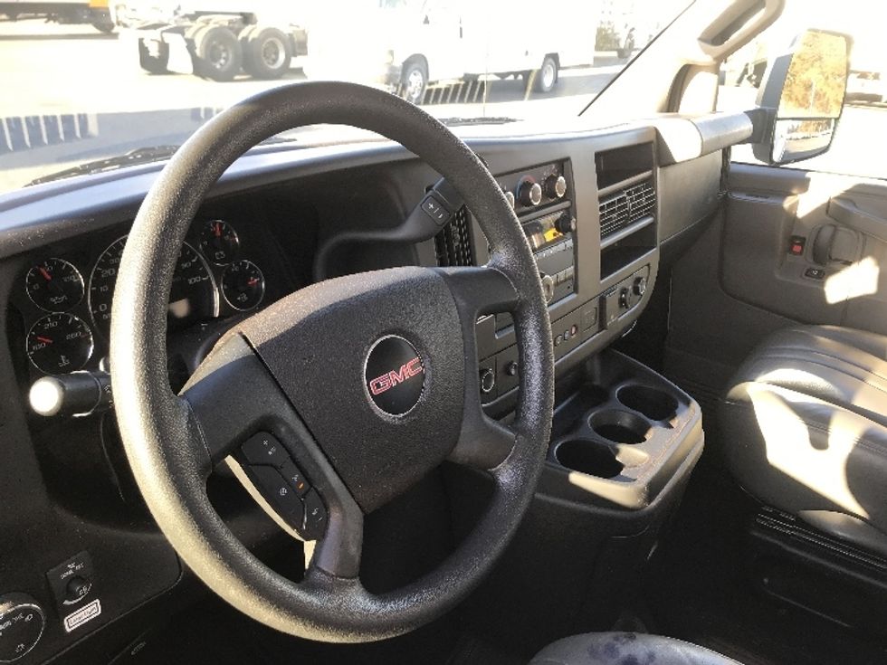 Light Duty Box Truck-Light and Medium Duty Trucks-GMC-2021-Savana G33903-Charlotte-NC-109,640\n\t\tmiles-$ 30,000 - Image 17
