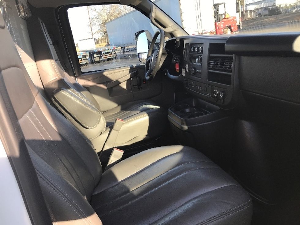 Light Duty Box Truck-Light and Medium Duty Trucks-GMC-2021-Savana G33903-Charlotte-NC-110,468\n\t\tmiles-$ 30,000 - Image 21
