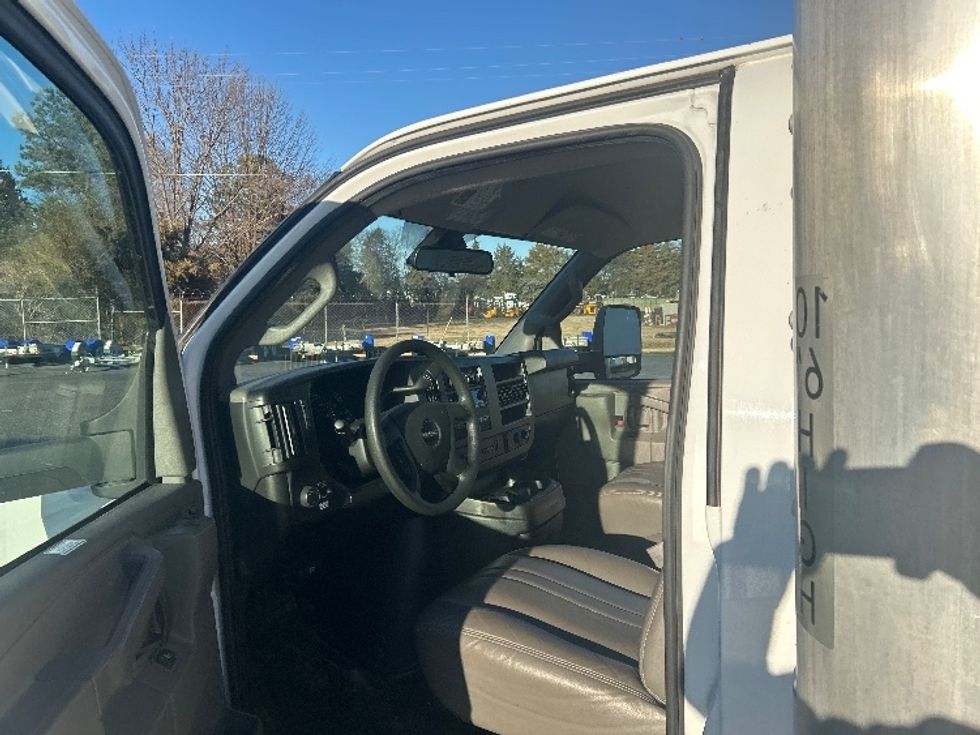 Light Duty Box Truck-Light and Medium Duty Trucks-GMC-2021-Savana G33903-Charlotte-NC-110,947\n\t\tmiles-$ 30,000 - Image 16