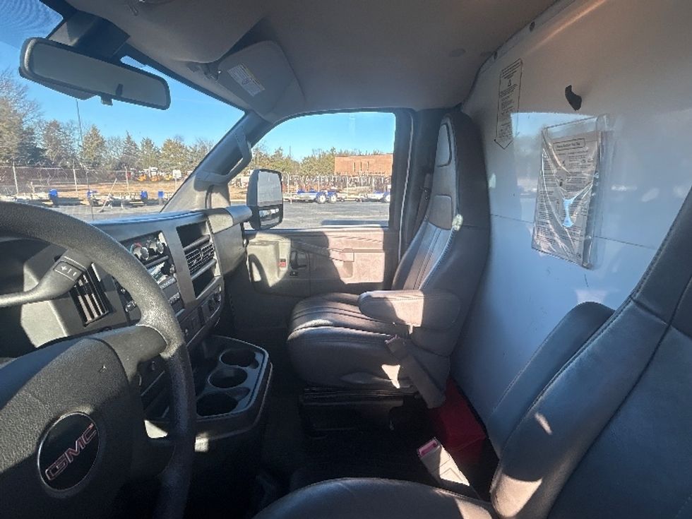 Light Duty Box Truck-Light and Medium Duty Trucks-GMC-2021-Savana G33903-Charlotte-NC-110,947\n\t\tmiles-$ 30,000 - Image 19