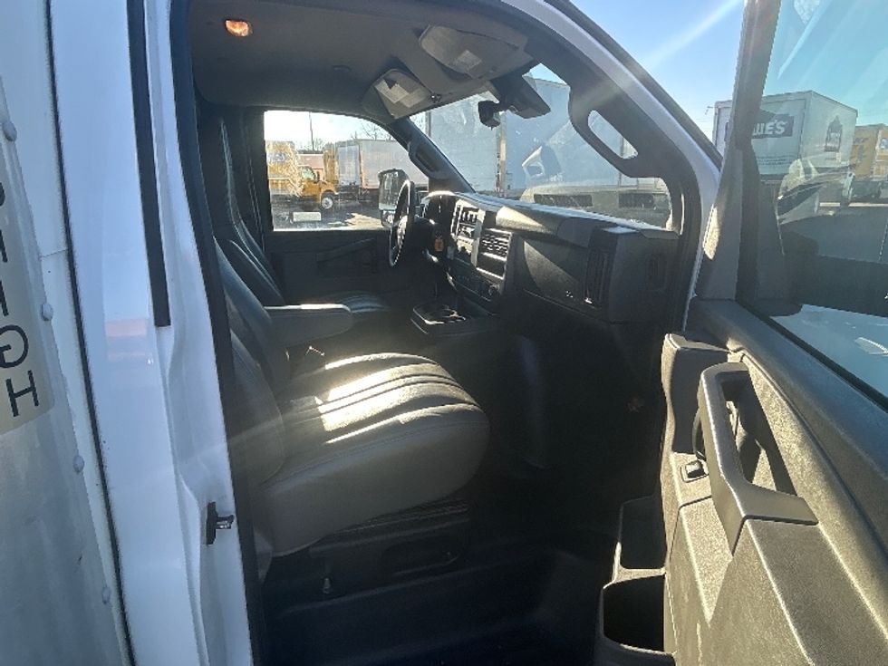 Light Duty Box Truck-Light and Medium Duty Trucks-GMC-2021-Savana G33903-Charlotte-NC-110,947\n\t\tmiles-$ 30,000 - Image 20