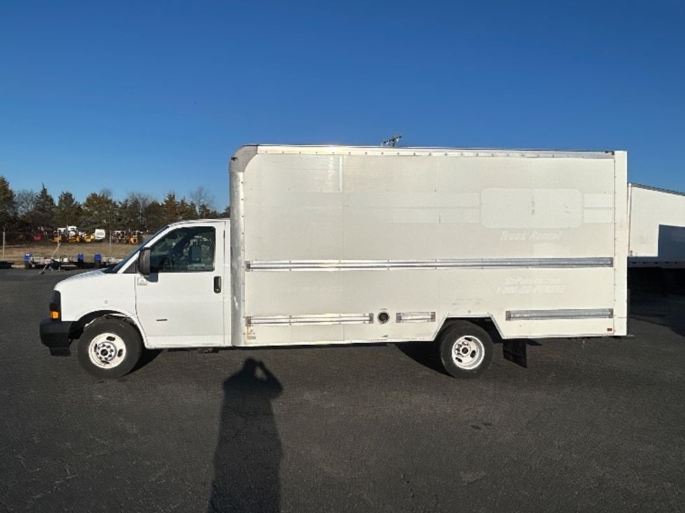Light Duty Box Truck-Light and Medium Duty Trucks-GMC-2021-Savana G33903-Charlotte-NC-110,947\n\t\tmiles-$ 30,000 - Image 4