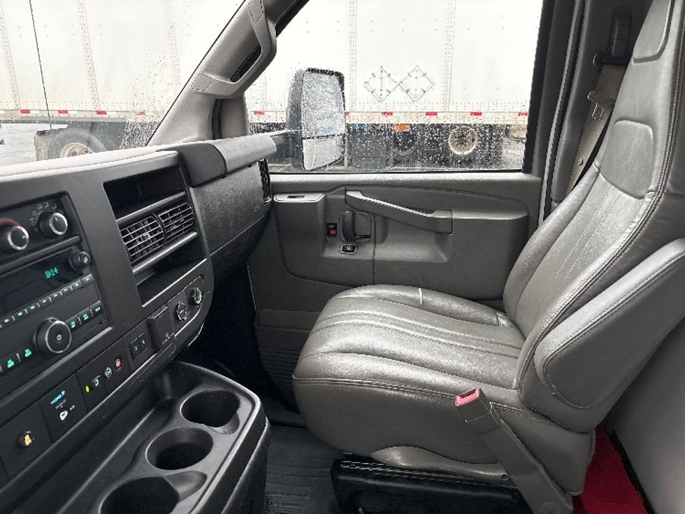 Light Duty Box Truck-Light and Medium Duty Trucks-GMC-2021-Savana G33903-Charlotte-NC-143,401\n\t\tmiles-$ 25,500 - Image 17