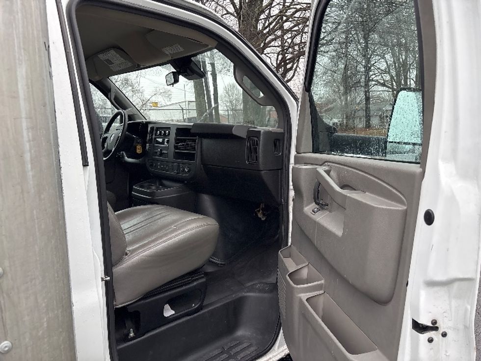 Light Duty Box Truck-Light and Medium Duty Trucks-GMC-2021-Savana G33903-Charlotte-NC-143,401\n\t\tmiles-$ 25,500 - Image 18