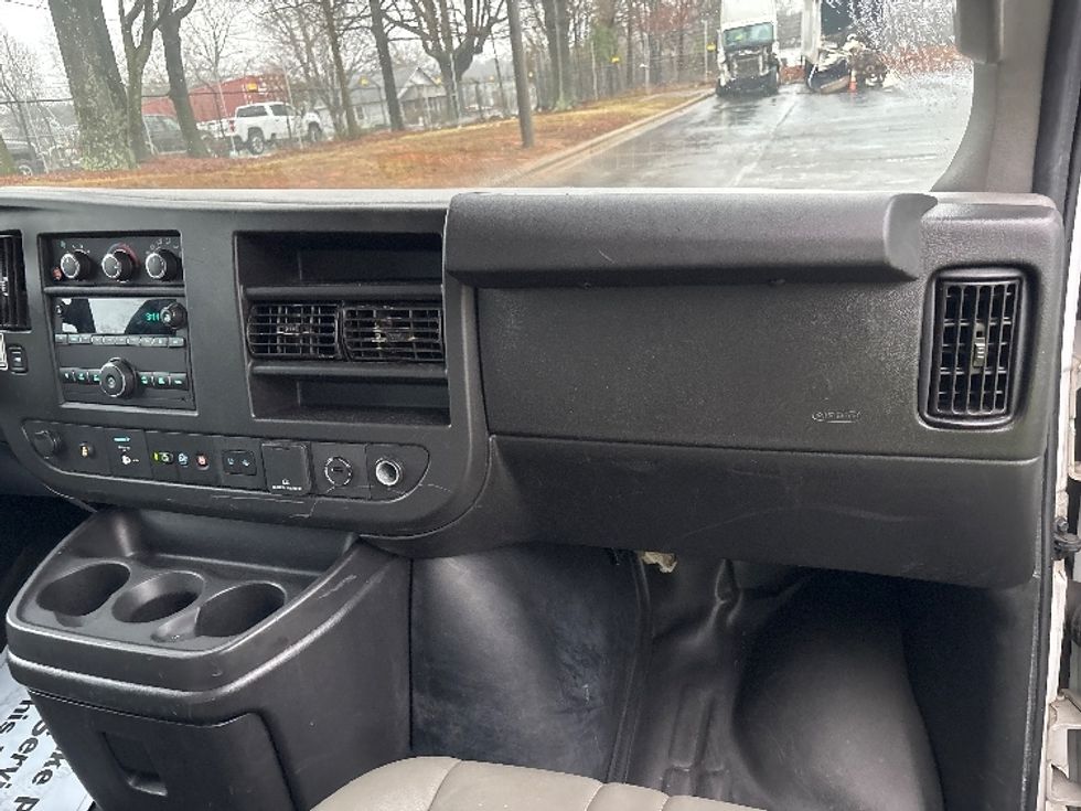 Light Duty Box Truck-Light and Medium Duty Trucks-GMC-2021-Savana G33903-Charlotte-NC-143,401\n\t\tmiles-$ 25,500 - Image 19