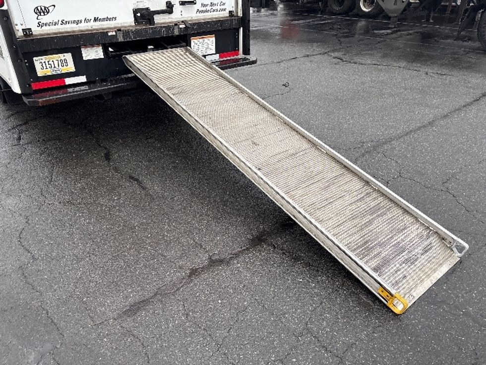 Light Duty Box Truck-Light and Medium Duty Trucks-GMC-2021-Savana G33903-Charlotte-NC-143,401\n\t\tmiles-$ 25,500 - Image 23