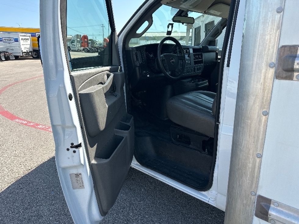 Light Duty Box Truck-Light and Medium Duty Trucks-GMC-2021-Savana G33903-Charlotte-NC-87,560\n\t\tmiles-$ 32,750 - Image 16