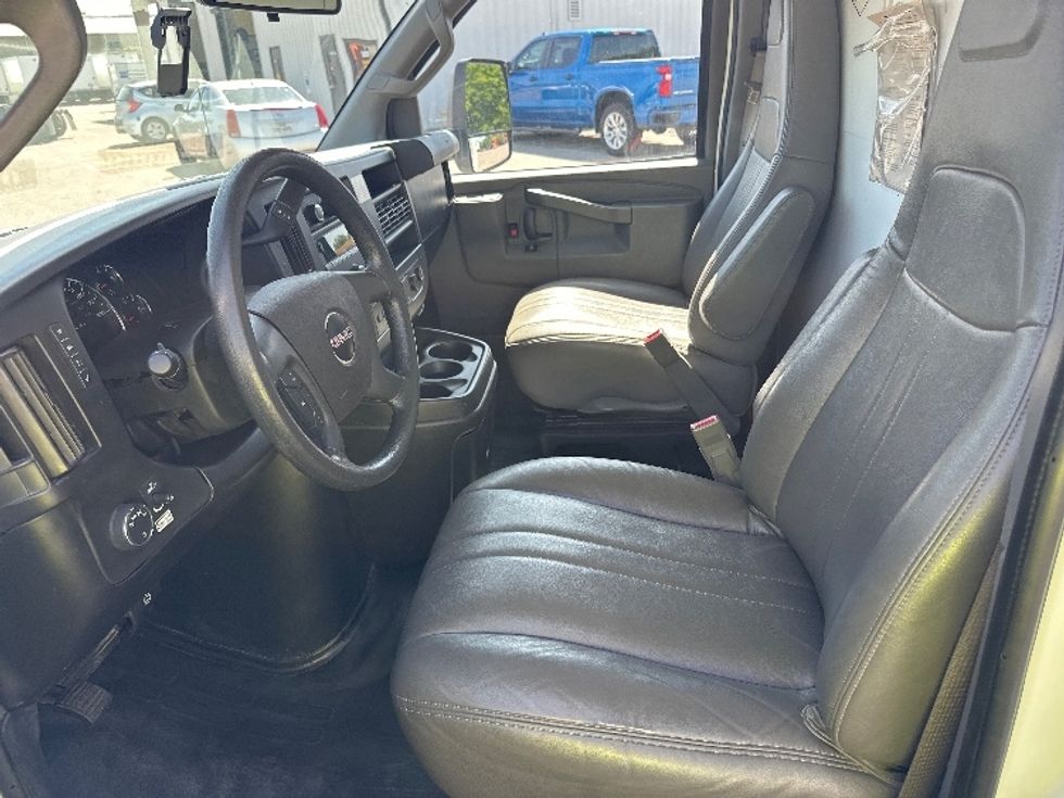 Light Duty Box Truck-Light and Medium Duty Trucks-GMC-2021-Savana G33903-Charlotte-NC-87,560\n\t\tmiles-$ 32,750 - Image 19