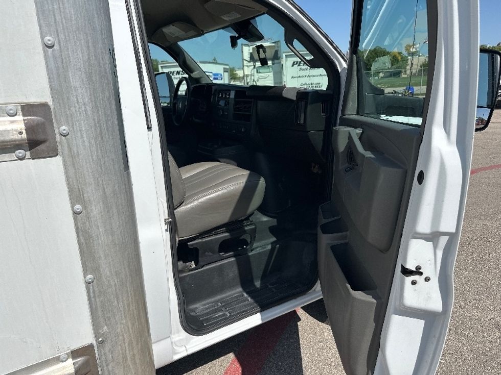 Light Duty Box Truck-Light and Medium Duty Trucks-GMC-2021-Savana G33903-Charlotte-NC-87,560\n\t\tmiles-$ 32,750 - Image 20