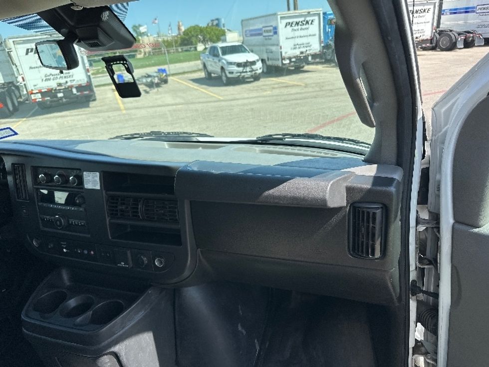 Light Duty Box Truck-Light and Medium Duty Trucks-GMC-2021-Savana G33903-Charlotte-NC-87,560\n\t\tmiles-$ 32,750 - Image 21