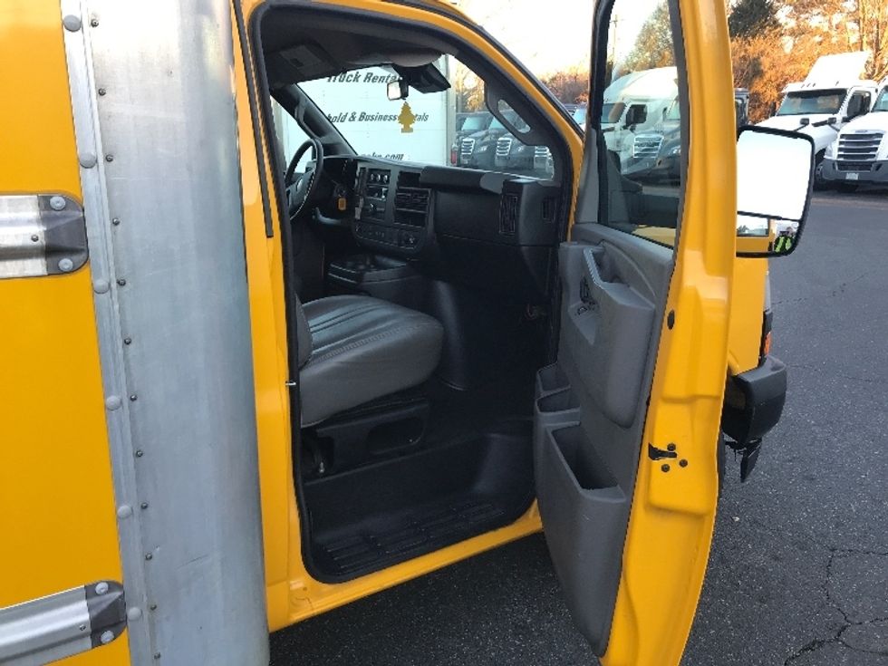 Light Duty Box Truck-Light and Medium Duty Trucks-GMC-2021-Savana G33903-Charlotte-NC-93,217\n\t\tmiles-$ 33,250 - Image 17