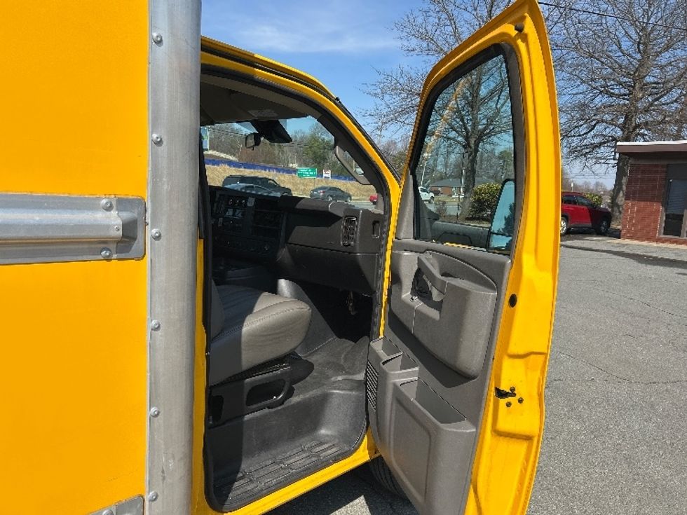 Light Duty Box Truck-Light and Medium Duty Trucks-GMC-2021-Savana G33903-Charlottesville-VA-94,524\n\t\tmiles-$ 28,750 - Image 19