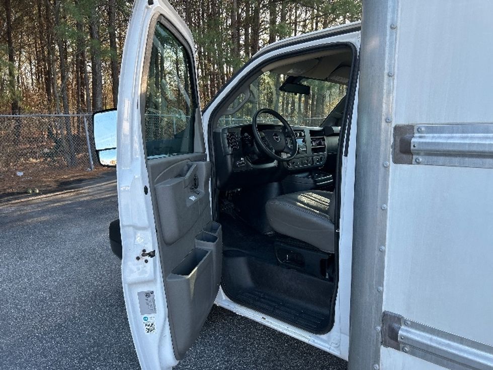 Light Duty Box Truck-Light and Medium Duty Trucks-GMC-2021-Savana G33903-Chesapeake-VA-104,369\n\t\tmiles-$ 30,750 - Image 16