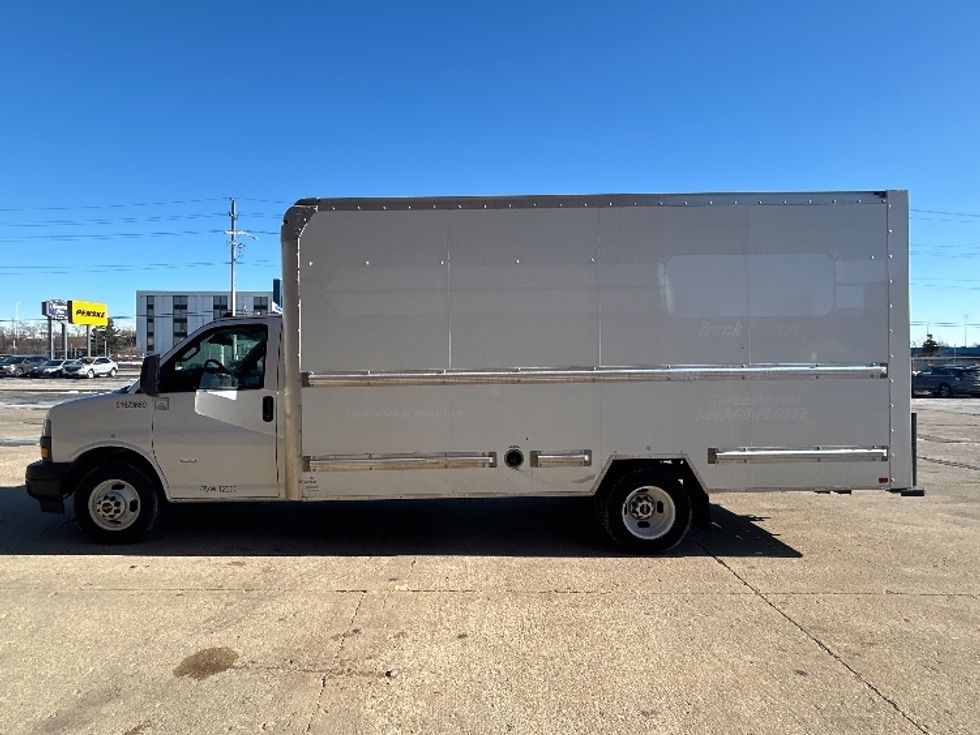 Light Duty Box Truck-Light and Medium Duty Trucks-GMC-2021-Savana G33903-Chicago (Melrose Park)-IL-102,644\n\t\tmiles-$ 29,500 - Image 4