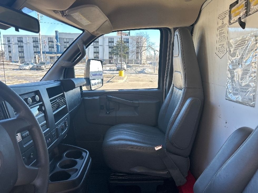 Light Duty Box Truck-Light and Medium Duty Trucks-GMC-2021-Savana G33903-Chicago (Melrose Park)-IL-102,644\n\t\tmiles-$ 29,500 - Image 19