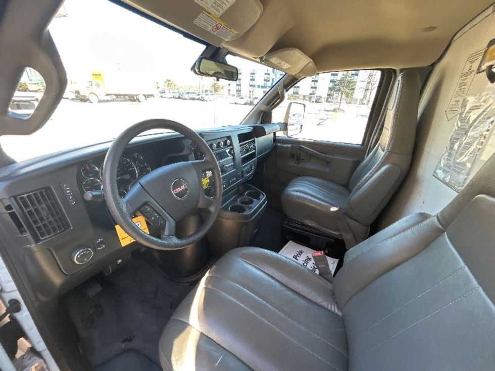 Light Duty Box Truck-Light and Medium Duty Trucks-GMC-2021-Savana G33903-Chicago (Melrose Park)-IL-102,644\n\t\tmiles-$ 29,500 - Image 17