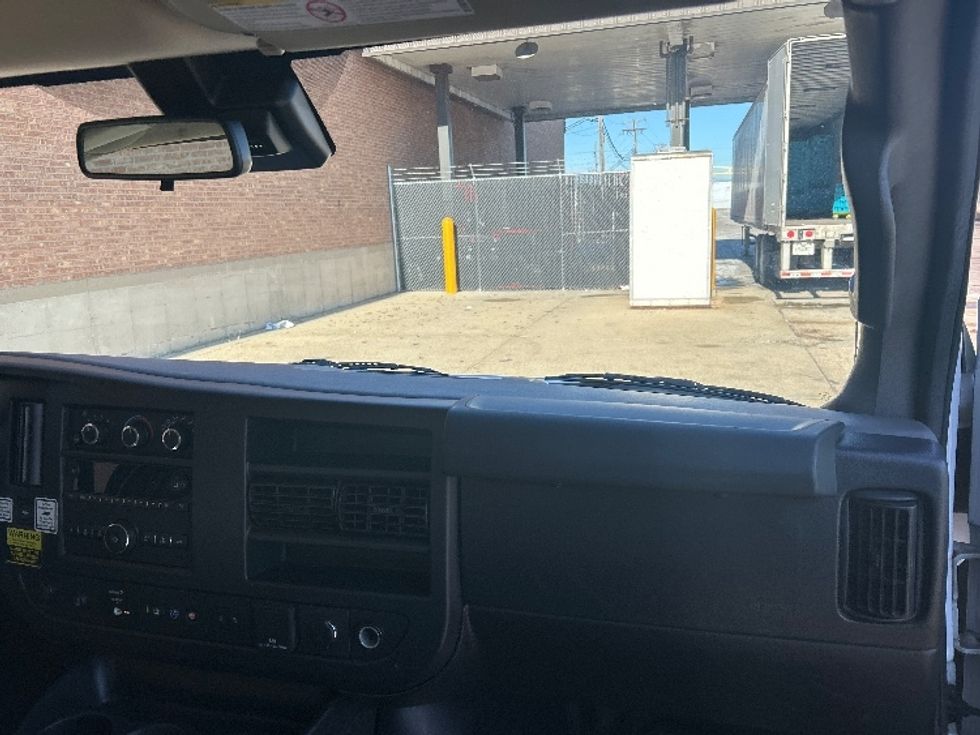 Light Duty Box Truck-Light and Medium Duty Trucks-GMC-2021-Savana G33903-Chicago (Melrose Park)-IL-102,644\n\t\tmiles-$ 29,500 - Image 21