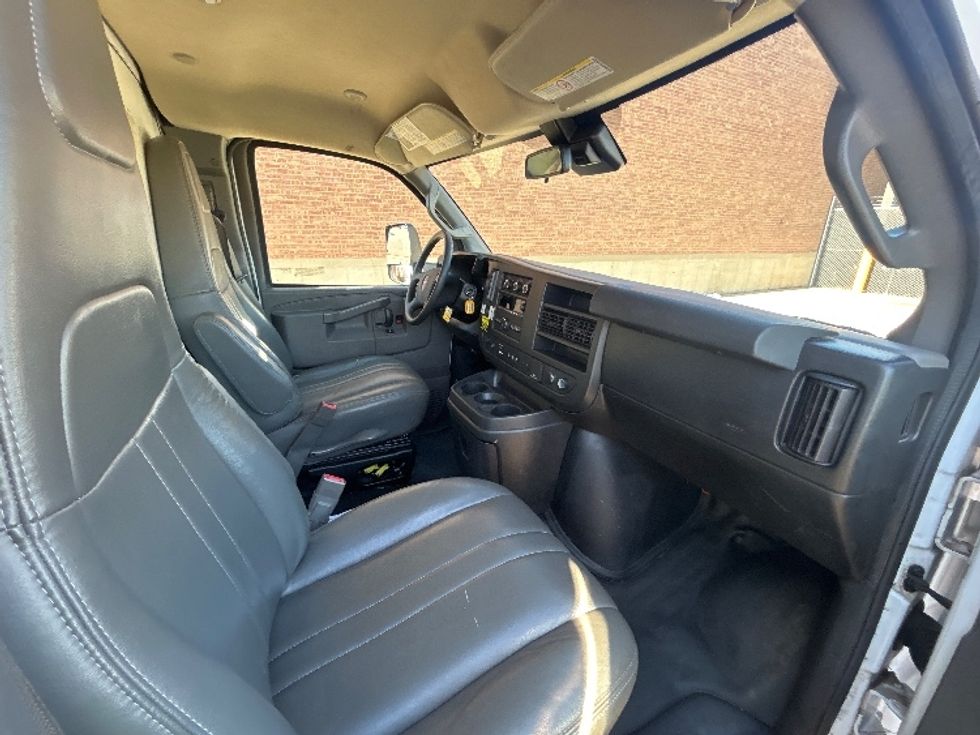 Light Duty Box Truck-Light and Medium Duty Trucks-GMC-2021-Savana G33903-Chicago (Melrose Park)-IL-102,644\n\t\tmiles-$ 29,500 - Image 22