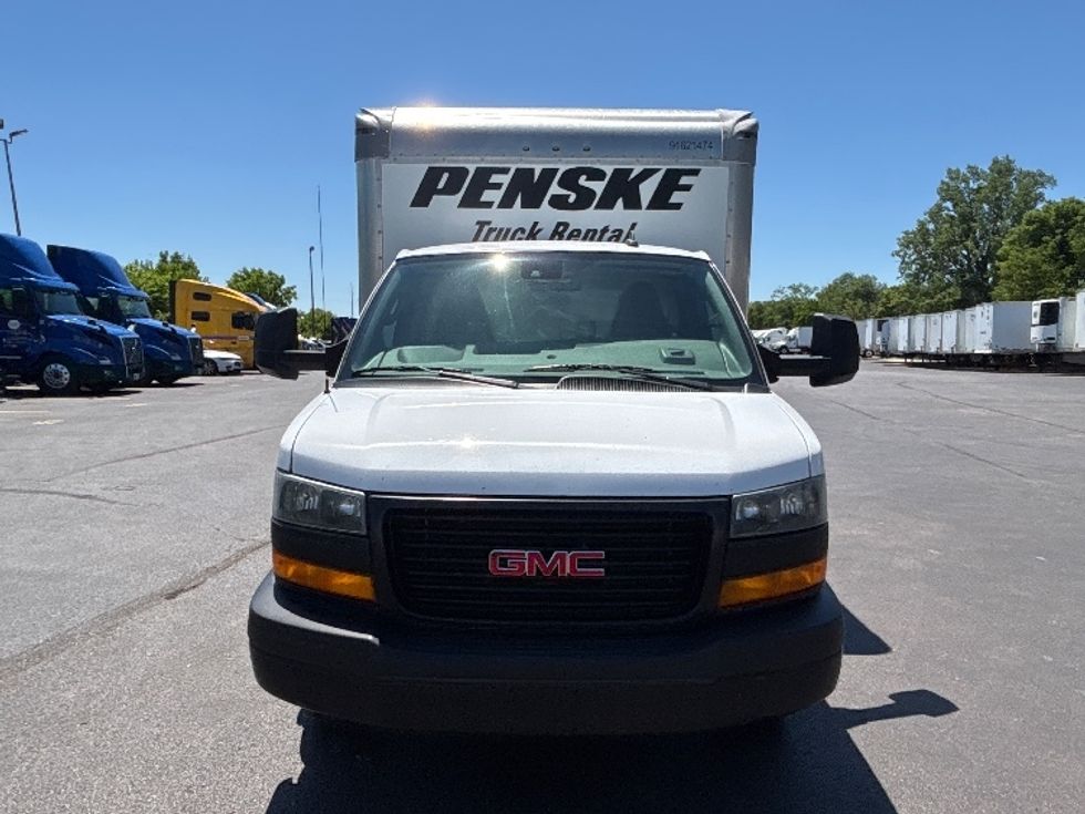 Light Duty Box Truck-Light and Medium Duty Trucks-GMC-2021-Savana G33903-Chicago (Melrose Park)-IL-116,500\n\t\tmiles-$ 26,750 - Image 2