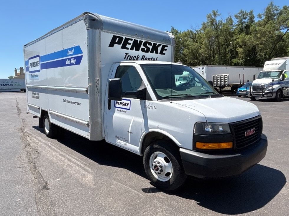 Light Duty Box Truck-Light and Medium Duty Trucks-GMC-2021-Savana G33903-Chicago (Melrose Park)-IL-116,500\n\t\tmiles-$ 26,750 - Image 1