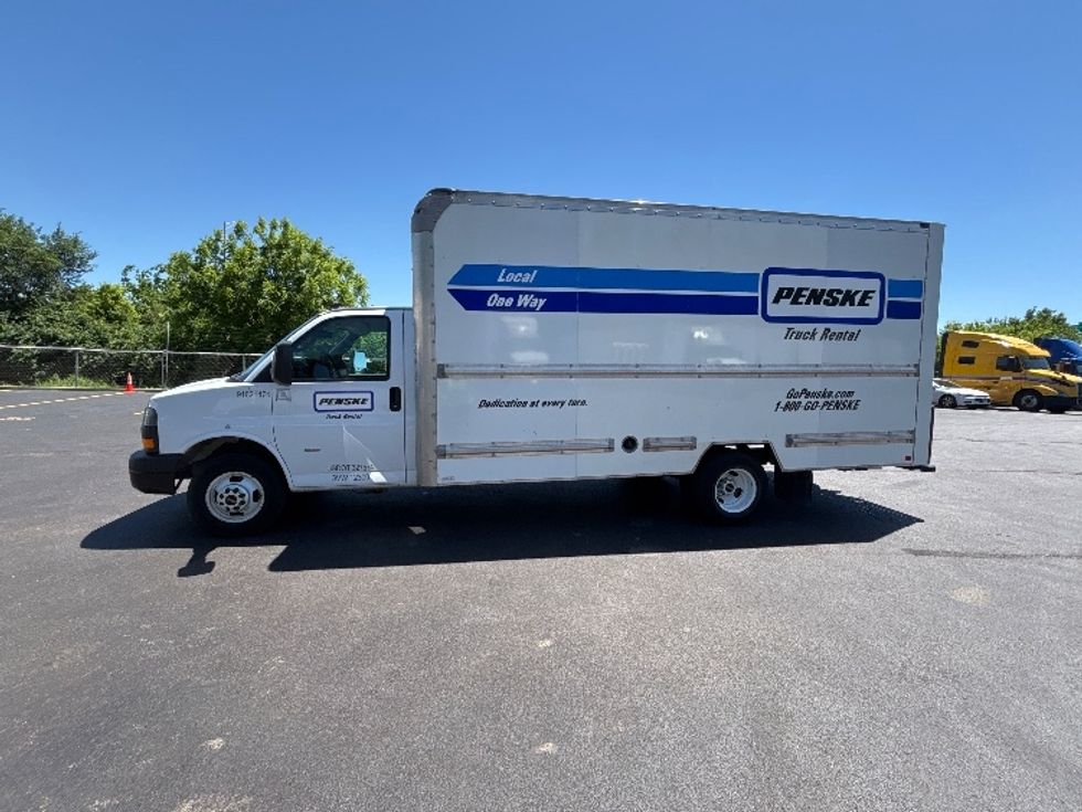 Light Duty Box Truck-Light and Medium Duty Trucks-GMC-2021-Savana G33903-Chicago (Melrose Park)-IL-116,500\n\t\tmiles-$ 26,750 - Image 4