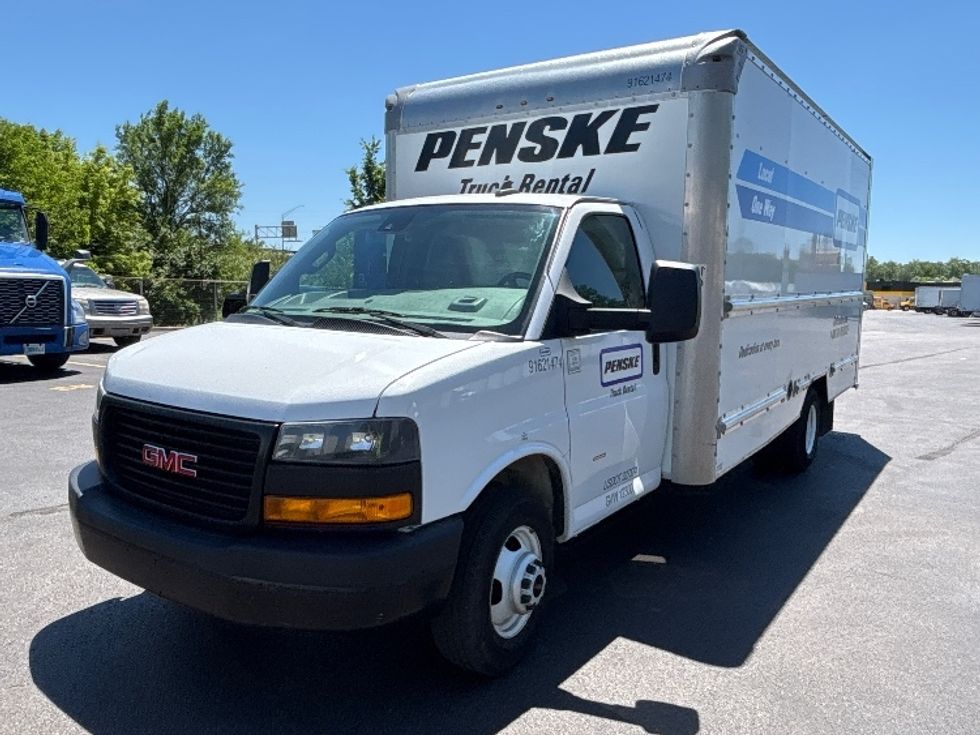 Light Duty Box Truck-Light and Medium Duty Trucks-GMC-2021-Savana G33903-Chicago (Melrose Park)-IL-116,500\n\t\tmiles-$ 26,750 - Image 3