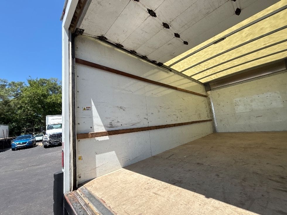 Light Duty Box Truck-Light and Medium Duty Trucks-GMC-2021-Savana G33903-Chicago (Melrose Park)-IL-116,500\n\t\tmiles-$ 26,750 - Image 11
