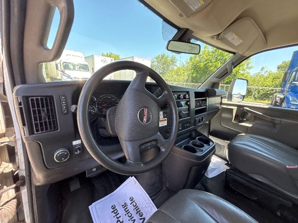 Light Duty Box Truck-Light and Medium Duty Trucks-GMC-2021-Savana G33903-Chicago (Melrose Park)-IL-116,500\n\t\tmiles-$ 26,750 - Image 17