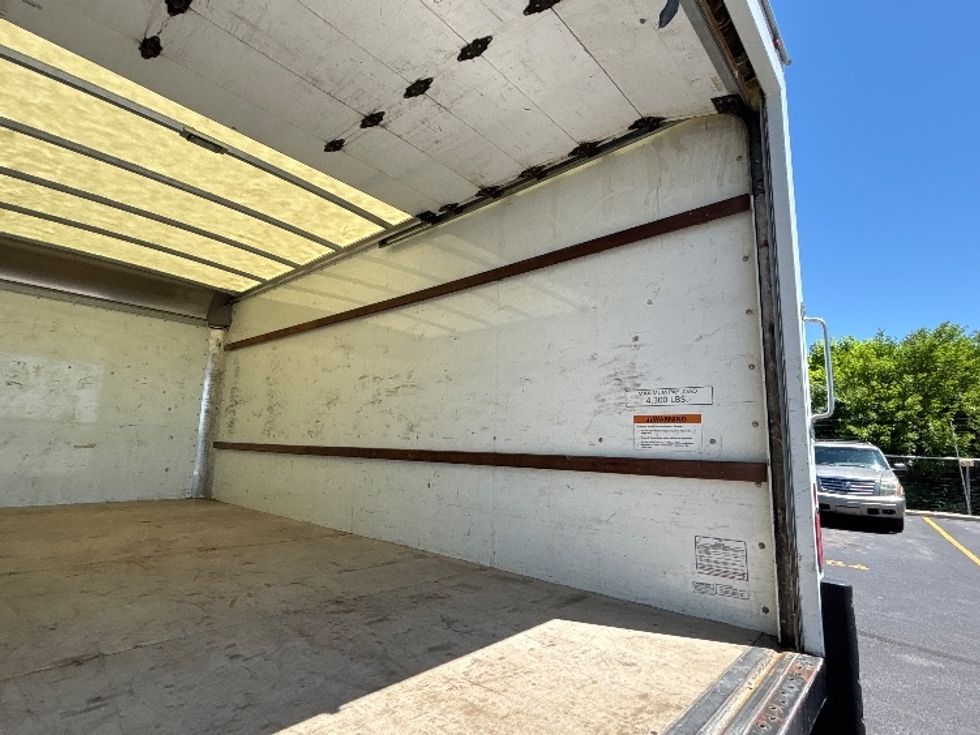 Light Duty Box Truck-Light and Medium Duty Trucks-GMC-2021-Savana G33903-Chicago (Melrose Park)-IL-116,500\n\t\tmiles-$ 26,750 - Image 12
