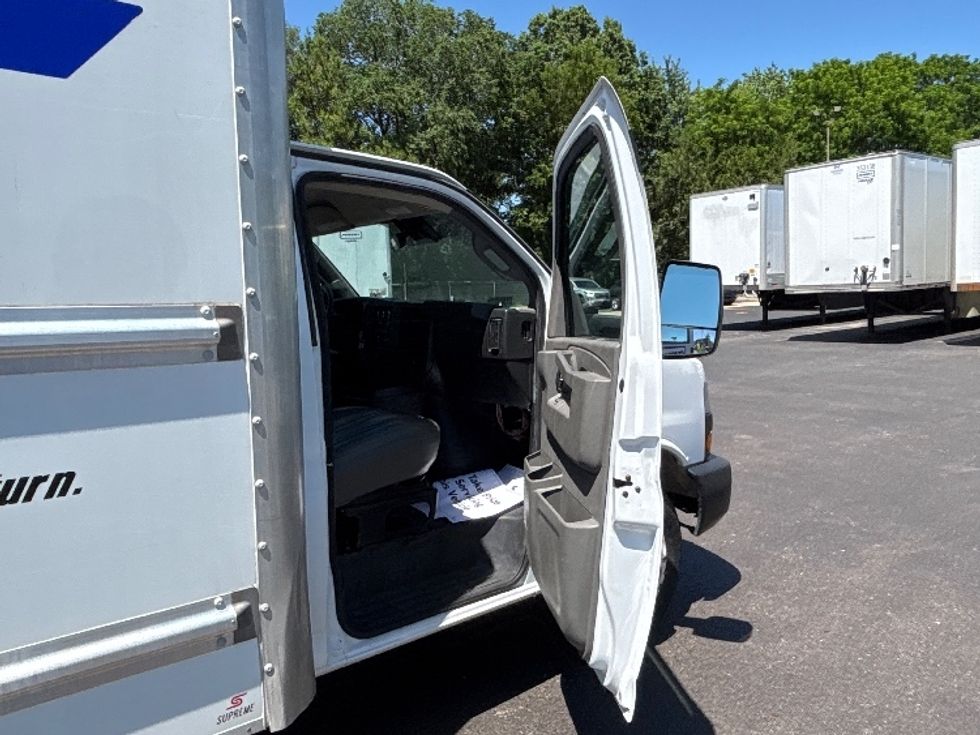 Light Duty Box Truck-Light and Medium Duty Trucks-GMC-2021-Savana G33903-Chicago (Melrose Park)-IL-116,500\n\t\tmiles-$ 26,750 - Image 20