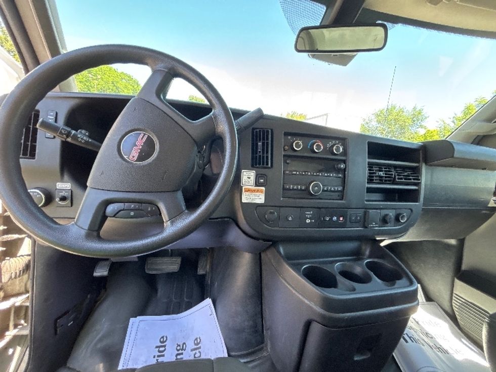Light Duty Box Truck-Light and Medium Duty Trucks-GMC-2021-Savana G33903-Chicago (Melrose Park)-IL-116,500\n\t\tmiles-$ 26,750 - Image 18