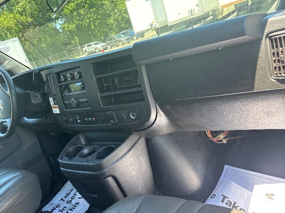 Light Duty Box Truck-Light and Medium Duty Trucks-GMC-2021-Savana G33903-Chicago (Melrose Park)-IL-116,500\n\t\tmiles-$ 26,750 - Image 21