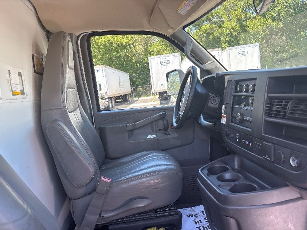 Light Duty Box Truck-Light and Medium Duty Trucks-GMC-2021-Savana G33903-Chicago (Melrose Park)-IL-116,500\n\t\tmiles-$ 26,750 - Image 22