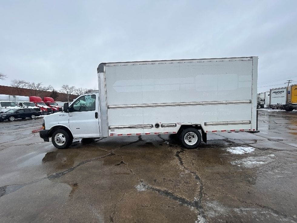 Light Duty Box Truck-Light and Medium Duty Trucks-GMC-2021-Savana G33903-Chicago (Melrose Park)-IL-118,995\n\t\tmiles-$ 27,750 - Image 4