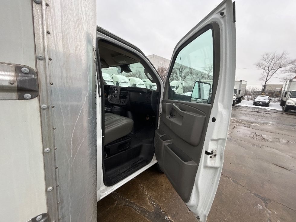 Light Duty Box Truck-Light and Medium Duty Trucks-GMC-2021-Savana G33903-Chicago (Melrose Park)-IL-118,995\n\t\tmiles-$ 27,750 - Image 19