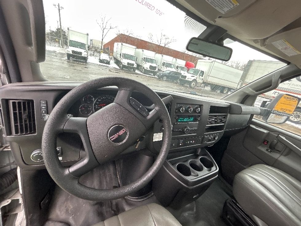 Light Duty Box Truck-Light and Medium Duty Trucks-GMC-2021-Savana G33903-Chicago (Melrose Park)-IL-118,995\n\t\tmiles-$ 27,750 - Image 16