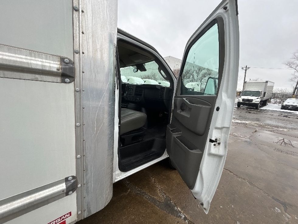 Light Duty Box Truck-Light and Medium Duty Trucks-GMC-2021-Savana G33903-Chicago (Melrose Park)-IL-118,995\n\t\tmiles-$ 27,750 - Image 15