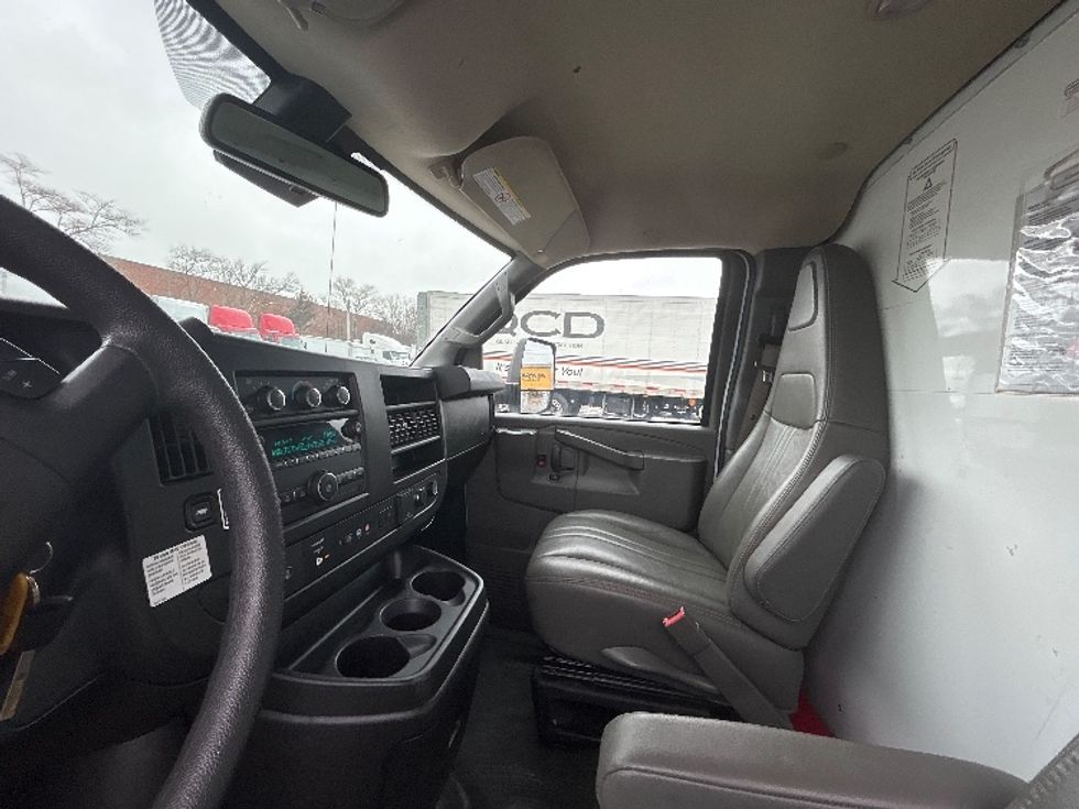 Light Duty Box Truck-Light and Medium Duty Trucks-GMC-2021-Savana G33903-Chicago (Melrose Park)-IL-118,995\n\t\tmiles-$ 27,750 - Image 18