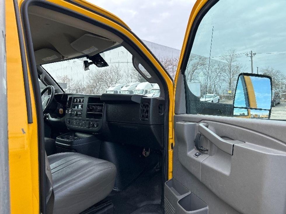 Light Duty Box Truck-Light and Medium Duty Trucks-GMC-2021-Savana G33903-Chicago (Melrose Park)-IL-70,863\n\t\tmiles-$ 30,250 - Image 20