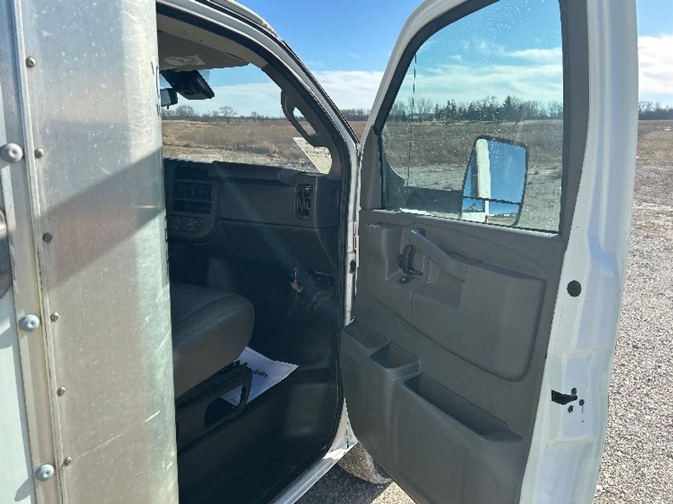 Light Duty Box Truck-Light and Medium Duty Trucks-GMC-2021-Savana G33903-Chicago (Melrose Park)-IL-92,379\n\t\tmiles-$ 30,750 - Image 20