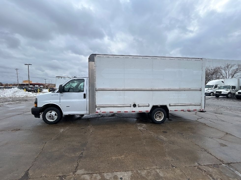 Light Duty Box Truck-Light and Medium Duty Trucks-GMC-2021-Savana G33903-Chicago (Melrose Park)-IL-97,009\n\t\tmiles-$ 30,250 - Image 4